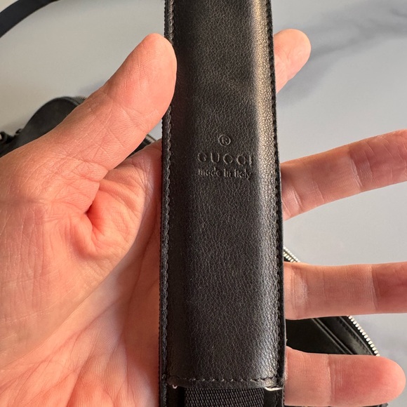 Gucci Black Laptop Bag with Smooth Leather and Zipper Closures - Picture 5 of 14